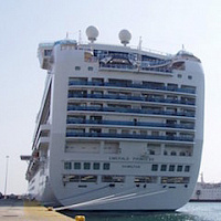 Круизный лайнер Emerald Princess